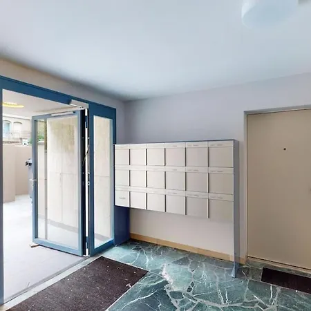 Cute And - Sun 11 * Zurique